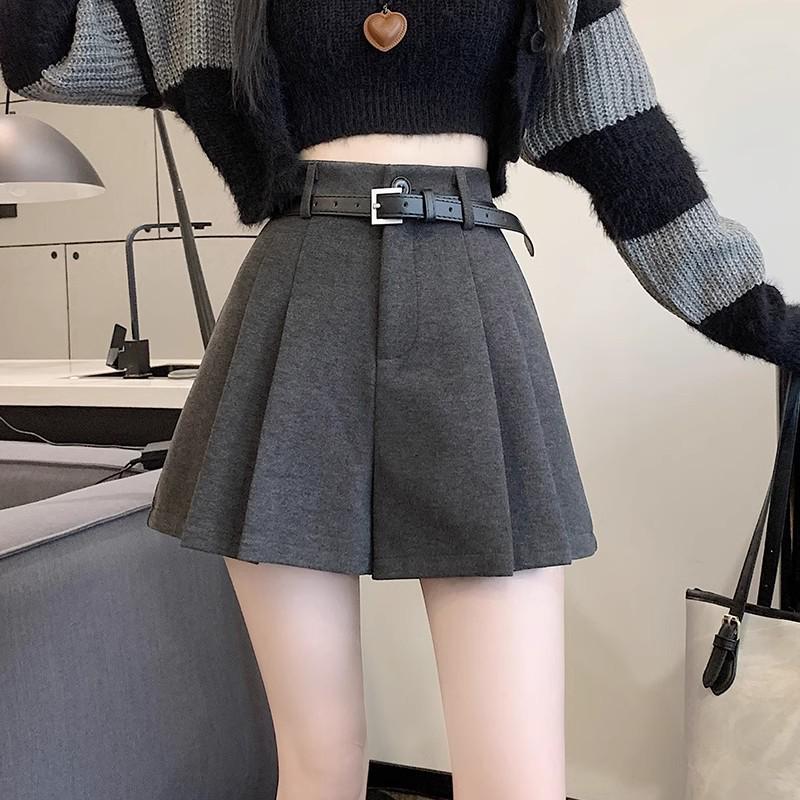 2024 Women s Grey Wool Pleated Culottes: Petite High-Waisted A-Line Wide-Leg Shorts for Autumn/Winter. 2XL
2024 Women s Grey Wool Pleated Culottes: Petite High-Waisted A-Line Wide-Leg Shorts for Autumn/Winter. 2XL