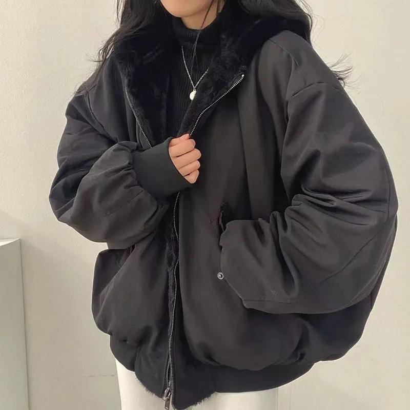 Autumn Winter Women s Thicken Jackets Women Casual Loose Zipper Warm Hooded Parkas Female Double-Layer Simple Plush Coats XXXL чорний
Autumn Winter Women s Thicken Jackets Women Casual Loose Zipper Warm Hooded Parkas Female Double-Layer Simple Plush Coats XXXL чорний