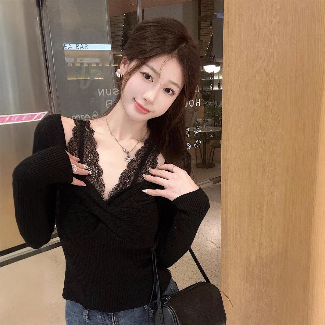 Red Lace Patchwork Off-Shoulder V-Neck Knit Cardigan - Women s Autumn/Winter Slimming Short Sweater
Red Lace Patchwork Off-Shoulder V-Neck Knit Cardigan - Women s Autumn/Winter Slimming Short Sweater