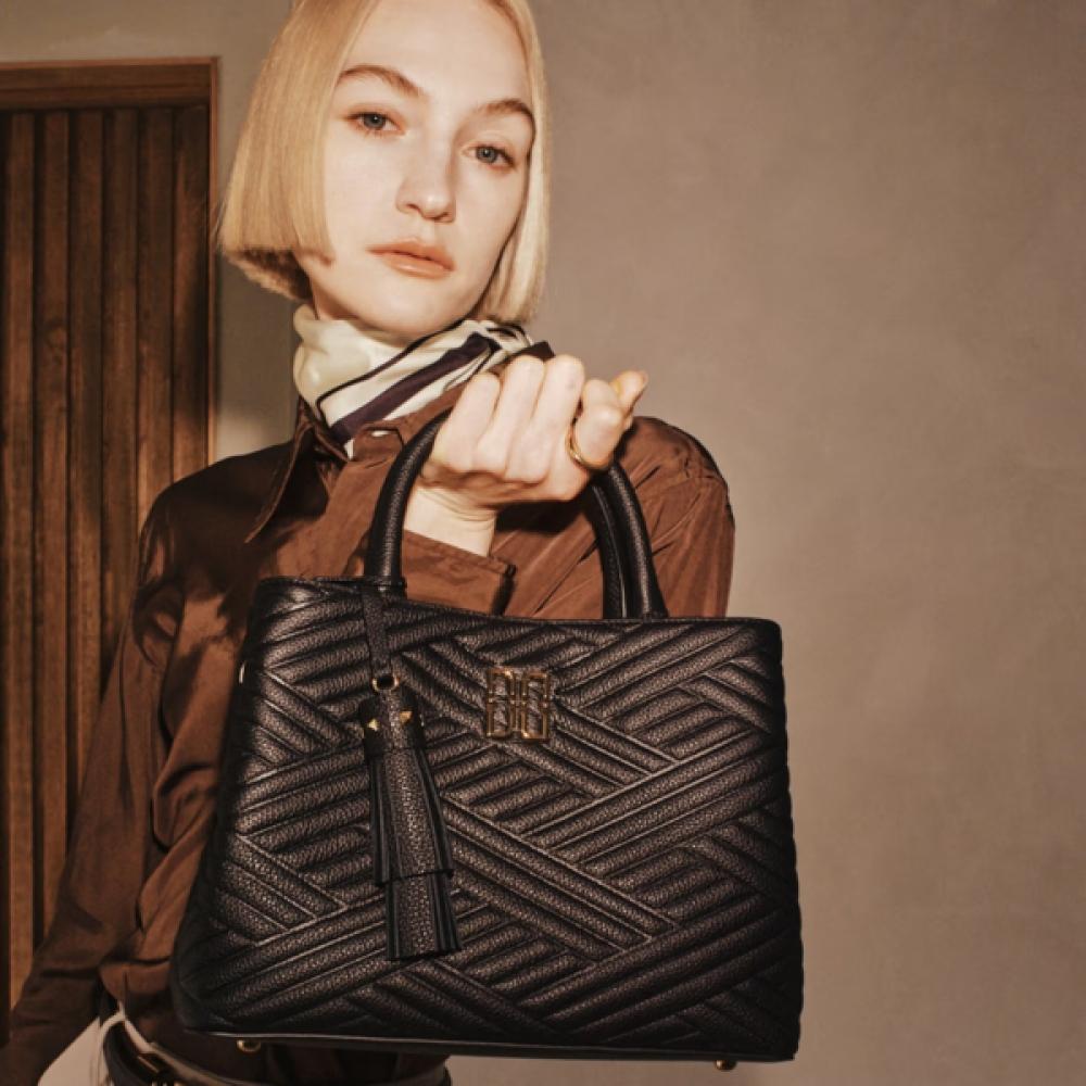 Daks Black Small Tote Bag Leather Dcba6e366bk Single option
Daks Black Small Tote Bag Leather Dcba6e366bk Single option