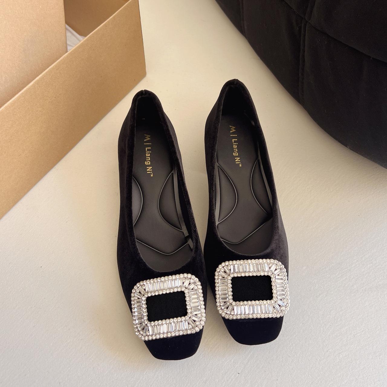 2025 spring and autumn new thick heel French rhinestone temperament single shoes women s middle heel square head commuting fashion shallow mouth wome 40
2025 spring and autumn new thick heel French rhinestone temperament single shoes women s middle heel square head commuting fashion shallow mouth wome 40