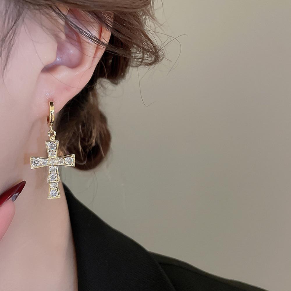 Серьги-крестики с пряжкой для ушей, серьги-капли с крестообразными крючками, модные серьги-подвески с крестом для девочек
Серьги-крестики с пряжкой для ушей, серьги-капли с крестообразными крючками, модные серьги-подвески с крестом для девочек