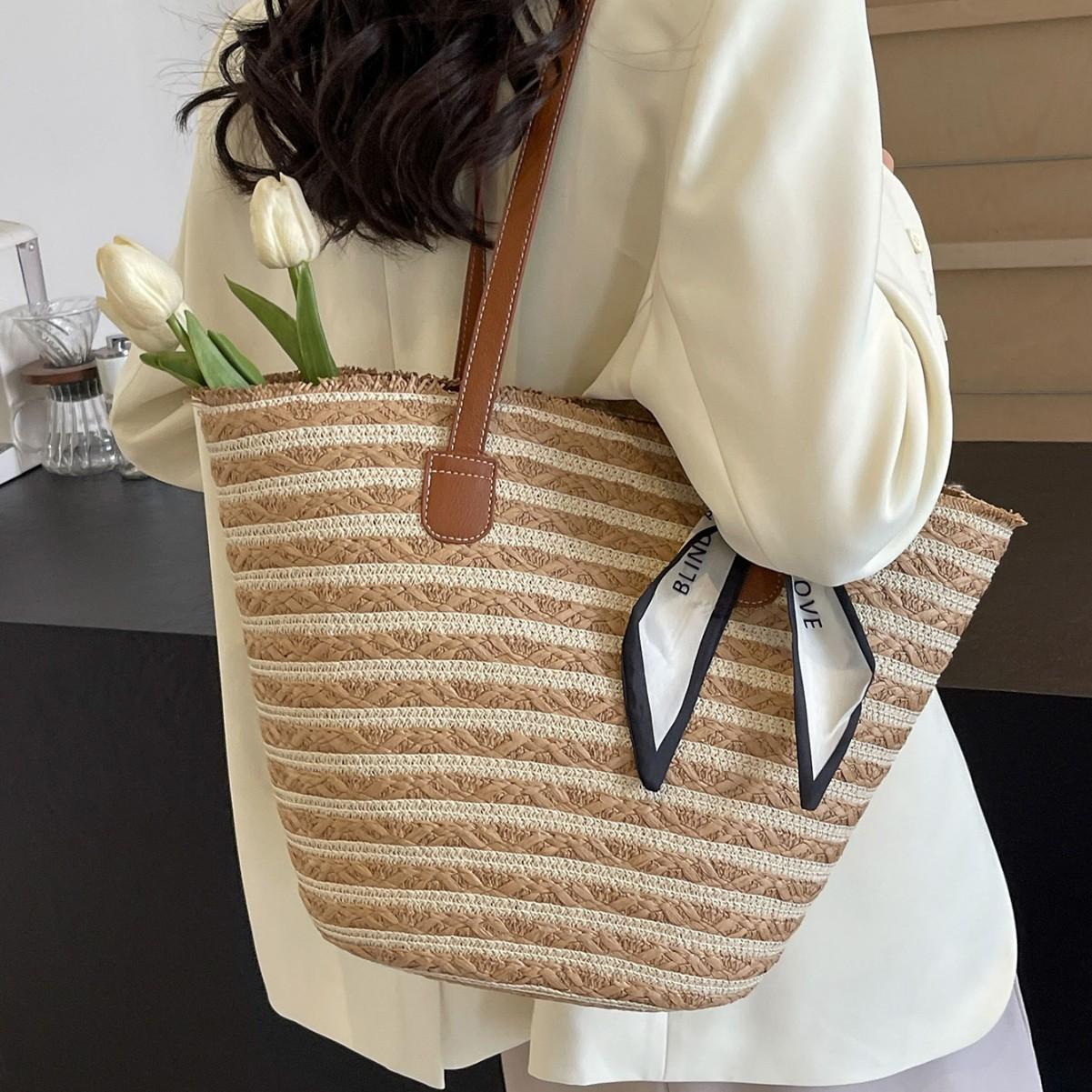 Summer Beach Vacation Single Shoulder Bag Straw Bag Women s Summer New Versatile Striped Woven Shoulder Bag Seaside Vacation Beach Tote Bag бежевый
Summer Beach Vacation Single Shoulder Bag Straw Bag Women s Summer New Versatile Striped Woven Shoulder Bag Seaside Vacation Beach Tote Bag бежевый