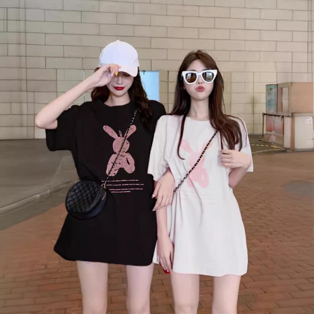 Женская летняя футболка средней длины свободного кроя в европейском стиле с рукавами до локтя, закрывающими бедра L (95-120 jin)
Женская летняя футболка средней длины свободного кроя в европейском стиле с рукавами до локтя, закрывающими бедра L (95-120 jin)