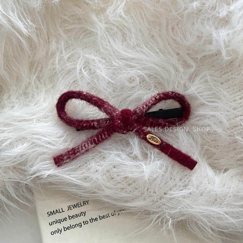 Korean Red Houndstooth Retro Hair Clip: Elegant Half-Up Claw for Women
Korean Red Houndstooth Retro Hair Clip: Elegant Half-Up Claw for Women