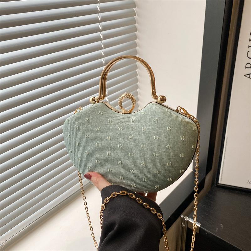 Summer new product fashion light luxury high texture niche high value portable chain shoulder messenger bag зелёный
Summer new product fashion light luxury high texture niche high value portable chain shoulder messenger bag зелёный