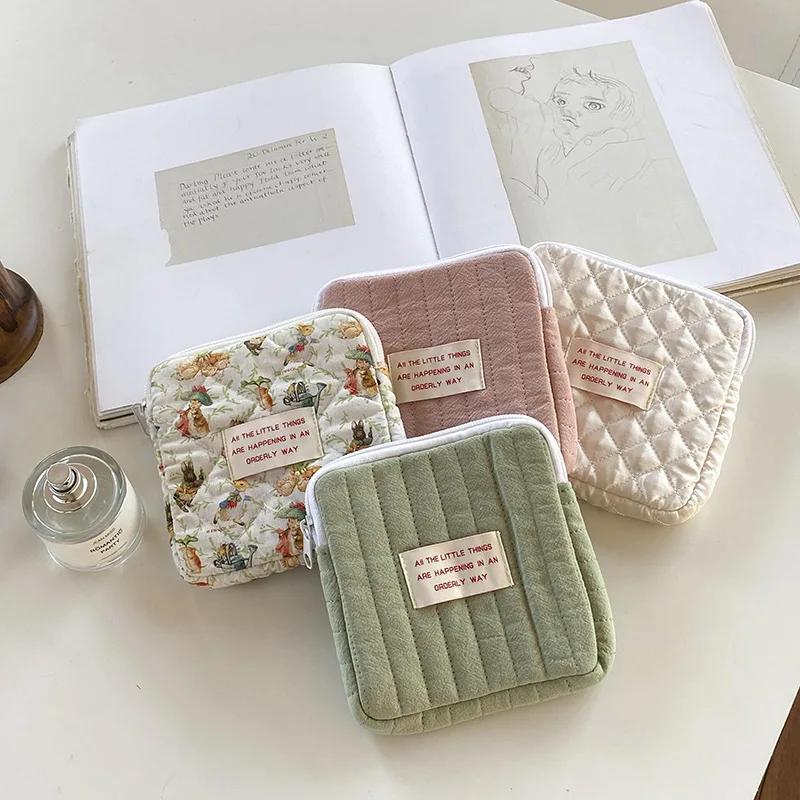 Cute Soft Square Cosmetic Bags Small Toiletry Makeup Organizer Travel Portable Tampon Headphone Card Coin Money Storage Bags
Cute Soft Square Cosmetic Bags Small Toiletry Makeup Organizer Travel Portable Tampon Headphone Card Coin Money Storage Bags