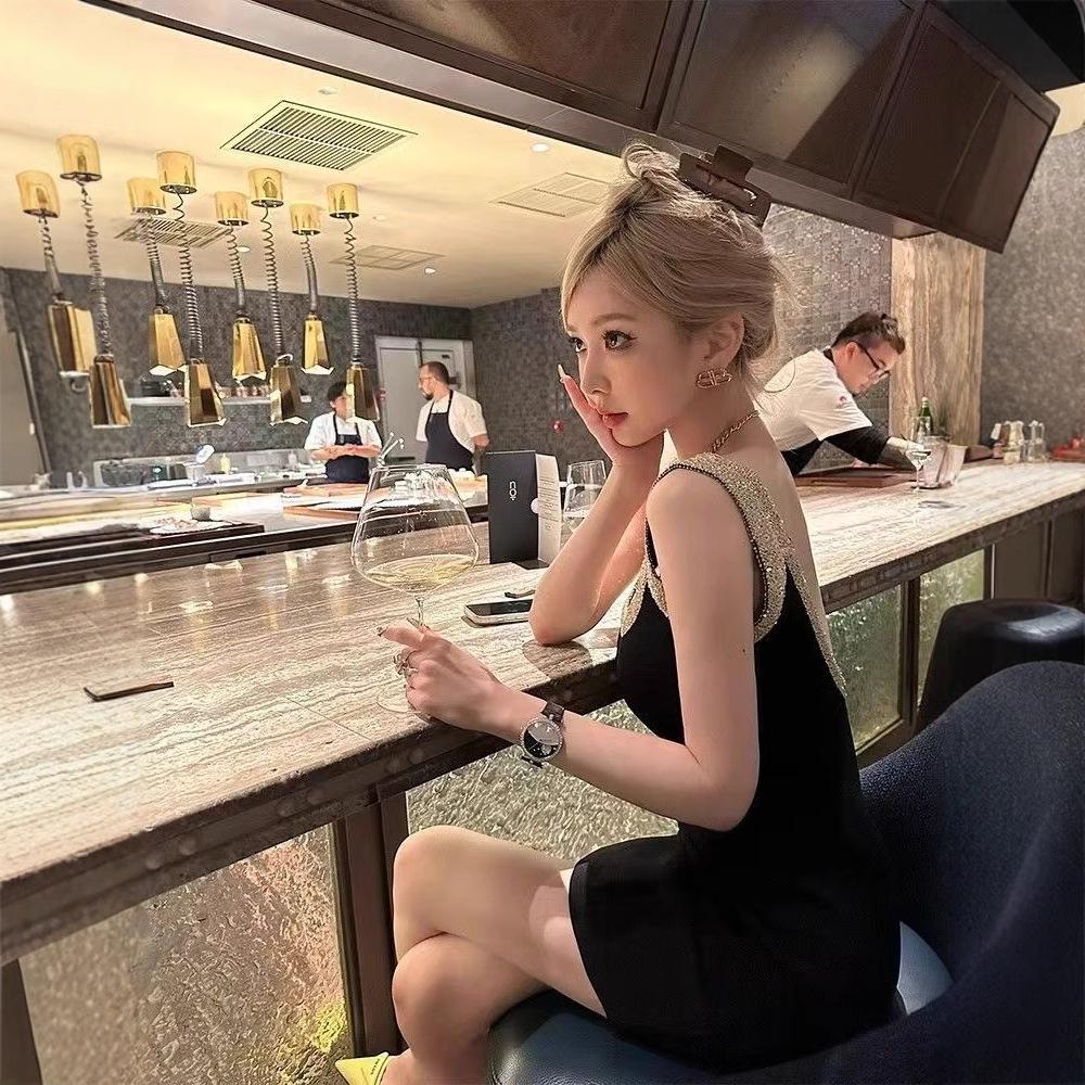 Women s 2025 Spring Socialite High-End Sling Dress - Backless, Hip-Hugging, Little Fragrant Style Vest Dress One Size - Premium Edition
Women s 2025 Spring Socialite High-End Sling Dress - Backless, Hip-Hugging, Little Fragrant Style Vest Dress One Size - Premium Edition