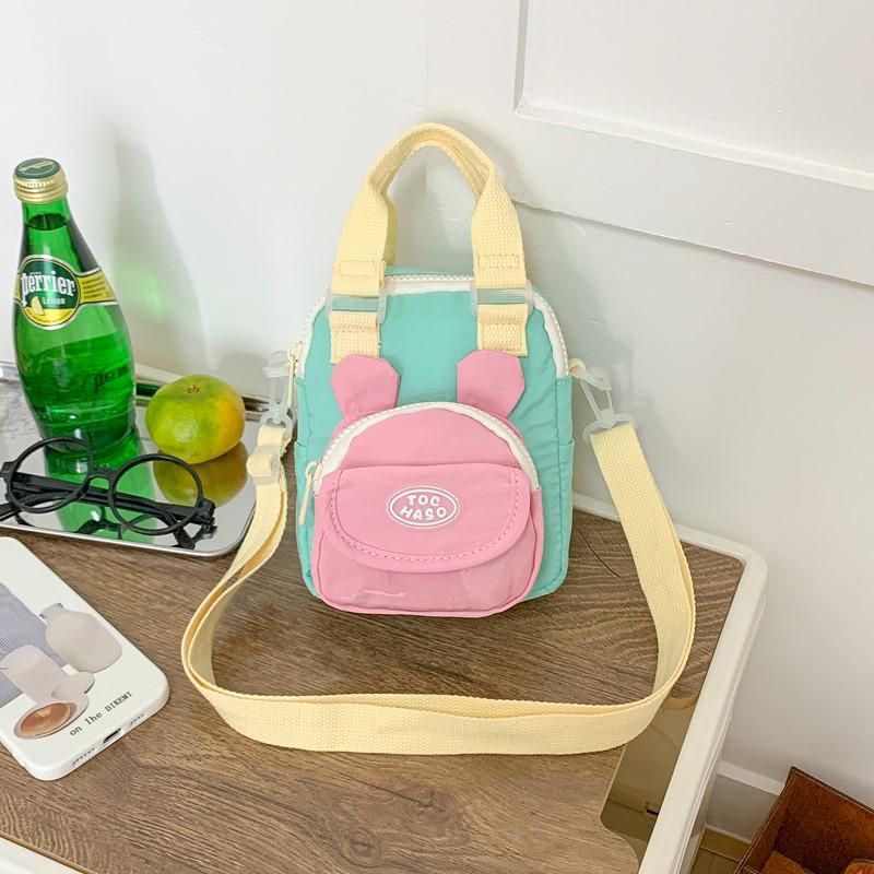 Adorable Cartoon Color Block Crossbody Bag for Kids - Elementary Student Phone & Shoulder Bag зелений
Adorable Cartoon Color Block Crossbody Bag for Kids - Elementary Student Phone & Shoulder Bag зелений