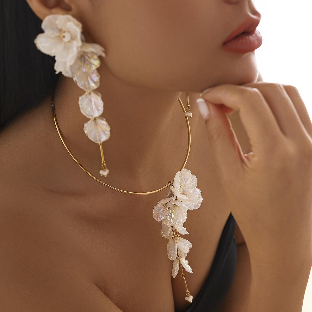 Holiday style three-dimensional flower collarbone necklace colorful mermaid Ji scallop flower collar
Holiday style three-dimensional flower collarbone necklace colorful mermaid Ji scallop flower collar