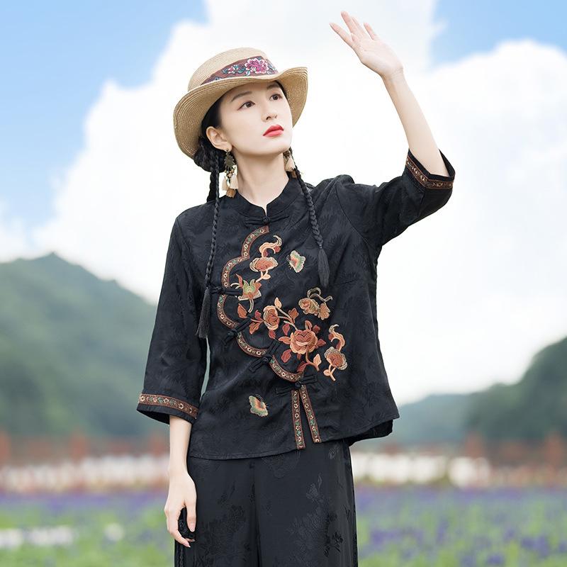 Women s Ethnic Embroidered Satin Jacquard Jacket with Stand Collar and Three-Quarter Sleeves M
Women s Ethnic Embroidered Satin Jacquard Jacket with Stand Collar and Three-Quarter Sleeves M