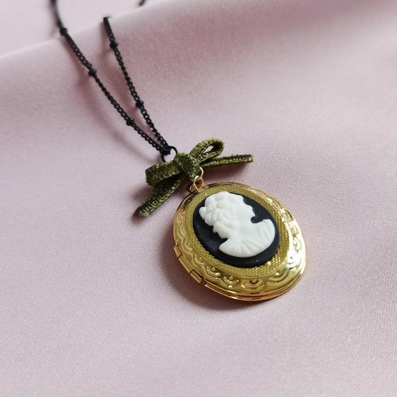Retro Box Necklace Collection Relief Portrait Rose Multi-Shape Niche Elegant Style Accessories Single Item
Retro Box Necklace Collection Relief Portrait Rose Multi-Shape Niche Elegant Style Accessories Single Item