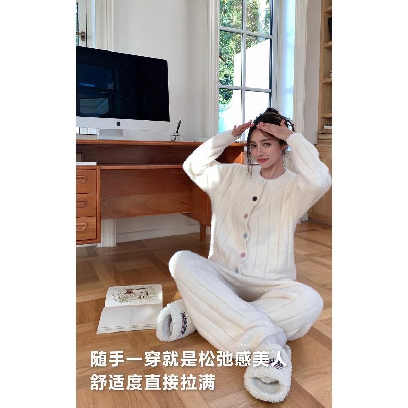 Light luxury warm mink half fleece pajamas women s autumn and winter warm skin-friendly set fleece thickened outer wear loungewear average size (90-70 kg)
Light luxury warm mink half fleece pajamas women s autumn and winter warm skin-friendly set fleece thickened outer wear loungewear average size (90-70 kg)
