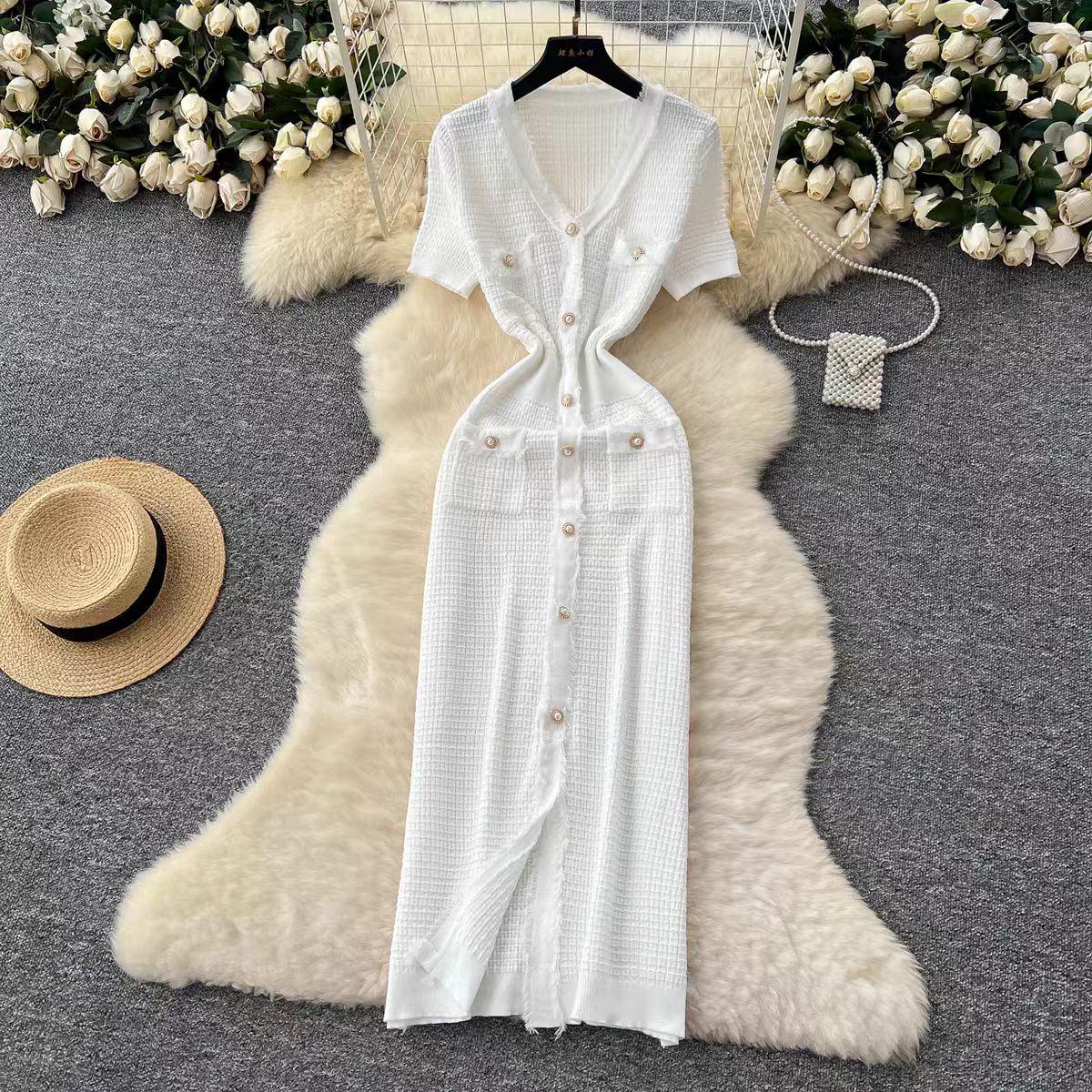 Летнее корейское трикотажное платье с V-образным вырезом и коротким рукавом - Приталенное и элегантное Medium
Летнее корейское трикотажное платье с V-образным вырезом и коротким рукавом - Приталенное и элегантное Medium