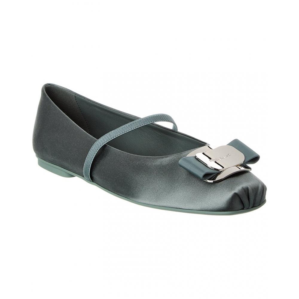 SalvaTore Ferragamo Ferragamo Zina T saTin balleT flaT Green US 8/Wide
SalvaTore Ferragamo Ferragamo Zina T saTin balleT flaT Green US 8/Wide