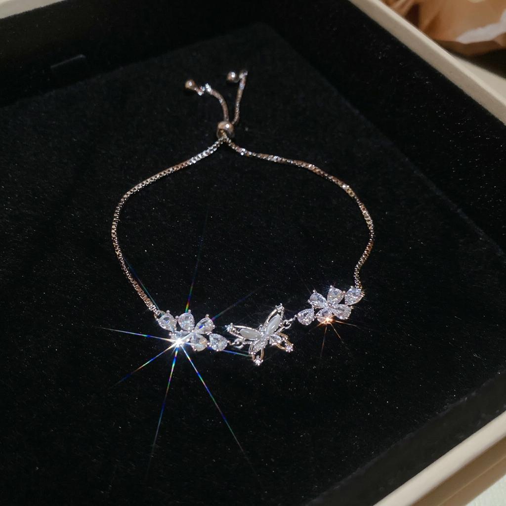 Hollow-Out Butterfly Jewelry Sparkling Zirconia Women S Bracelet Adjustable Fashion Bracelet Delicate Butterfly Pendant Bracelet срібний
Hollow-Out Butterfly Jewelry Sparkling Zirconia Women S Bracelet Adjustable Fashion Bracelet Delicate Butterfly Pendant Bracelet срібний