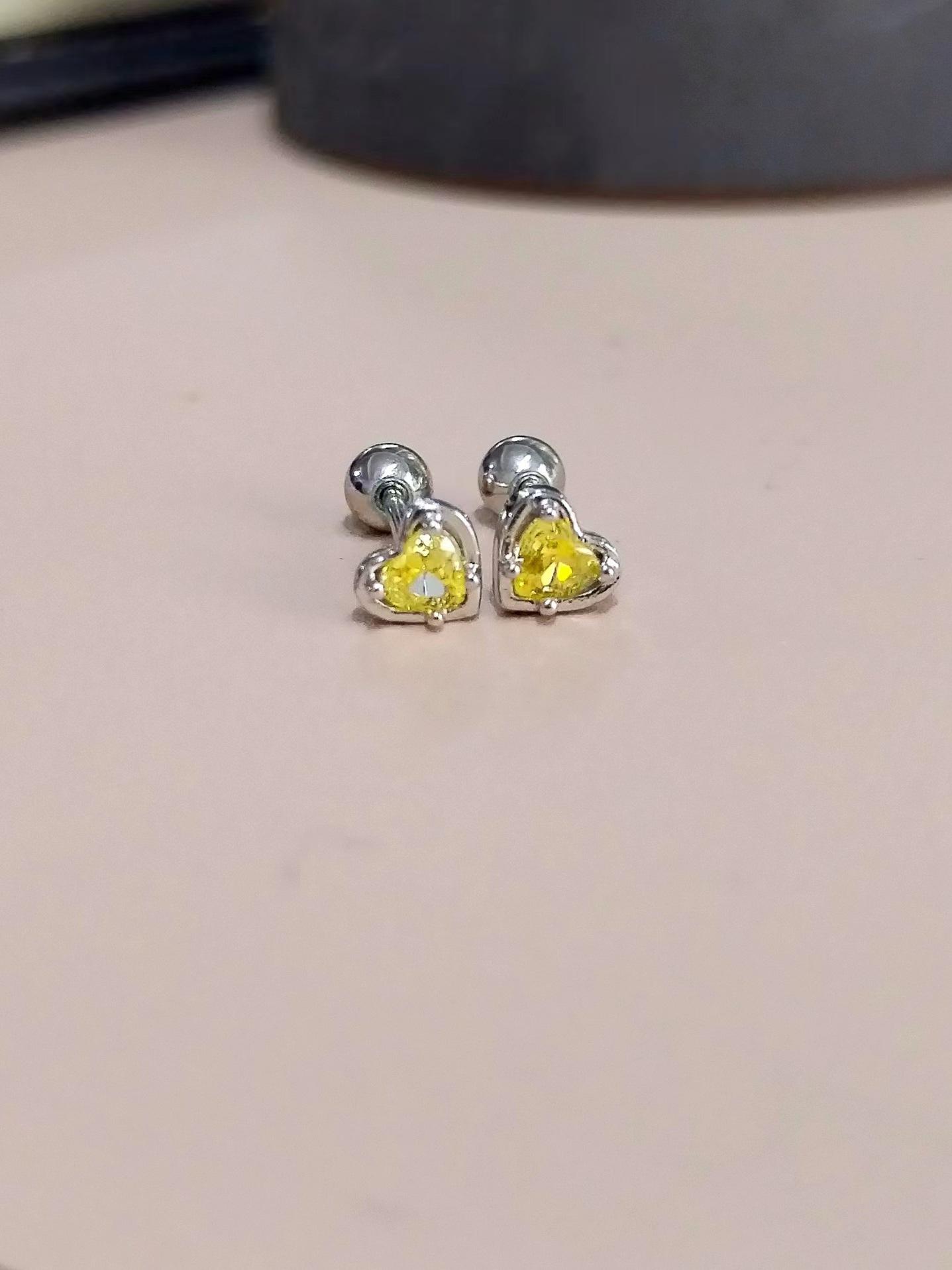 Explosive color love stud earrings, women s earbone studs, high-end niche design, sweet and cool cochlear studs, cartilage earrings, earrings.
Explosive color love stud earrings, women s earbone studs, high-end niche design, sweet and cool cochlear studs, cartilage earrings, earrings.