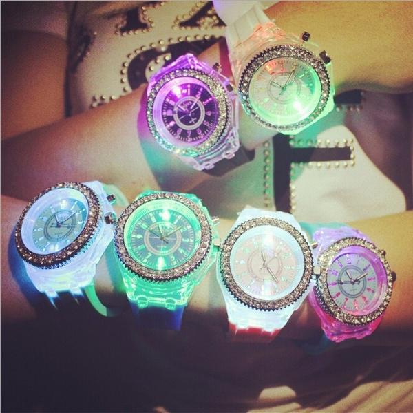 Nightlight Смотреть Мода Rhinestone светодиодные светящиеся Открытый Спорт Цифровые женщин Wirstwatch Часы
Nightlight Смотреть Мода Rhinestone светодиодные светящиеся Открытый Спорт Цифровые женщин Wirstwatch Часы