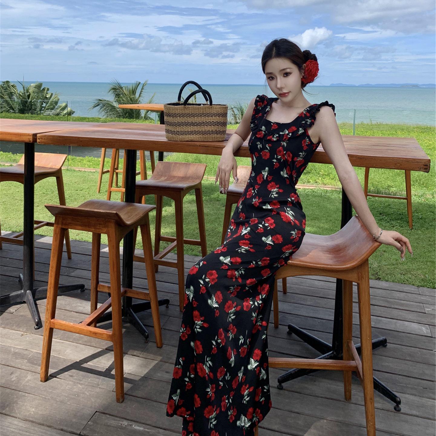 Летнее цветочное платье-макси с оборками и колокольчиком, без рукавов, с завязкой на талии Small
Летнее цветочное платье-макси с оборками и колокольчиком, без рукавов, с завязкой на талии Small