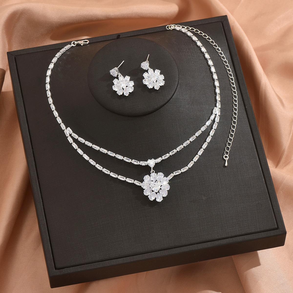 Classic Flower Zircon Necklace Earrings Set Dress Wedding Dress Premium Jewelry Women S Holiday Wear
Classic Flower Zircon Necklace Earrings Set Dress Wedding Dress Premium Jewelry Women S Holiday Wear