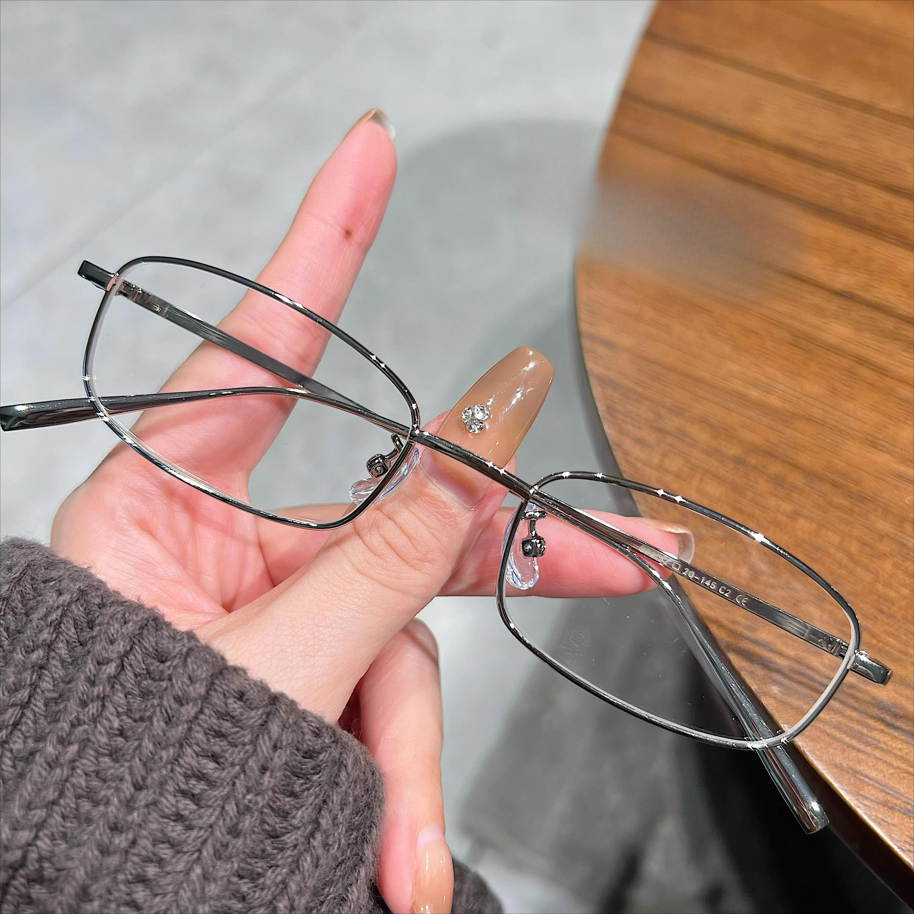 Sliver Y2K Harajuku Small Square Frame Glasses Women Retro Metal Eyeglasses Clear Reading Spectacle Blue Light Blocking Eyewear
Sliver Y2K Harajuku Small Square Frame Glasses Women Retro Metal Eyeglasses Clear Reading Spectacle Blue Light Blocking Eyewear
