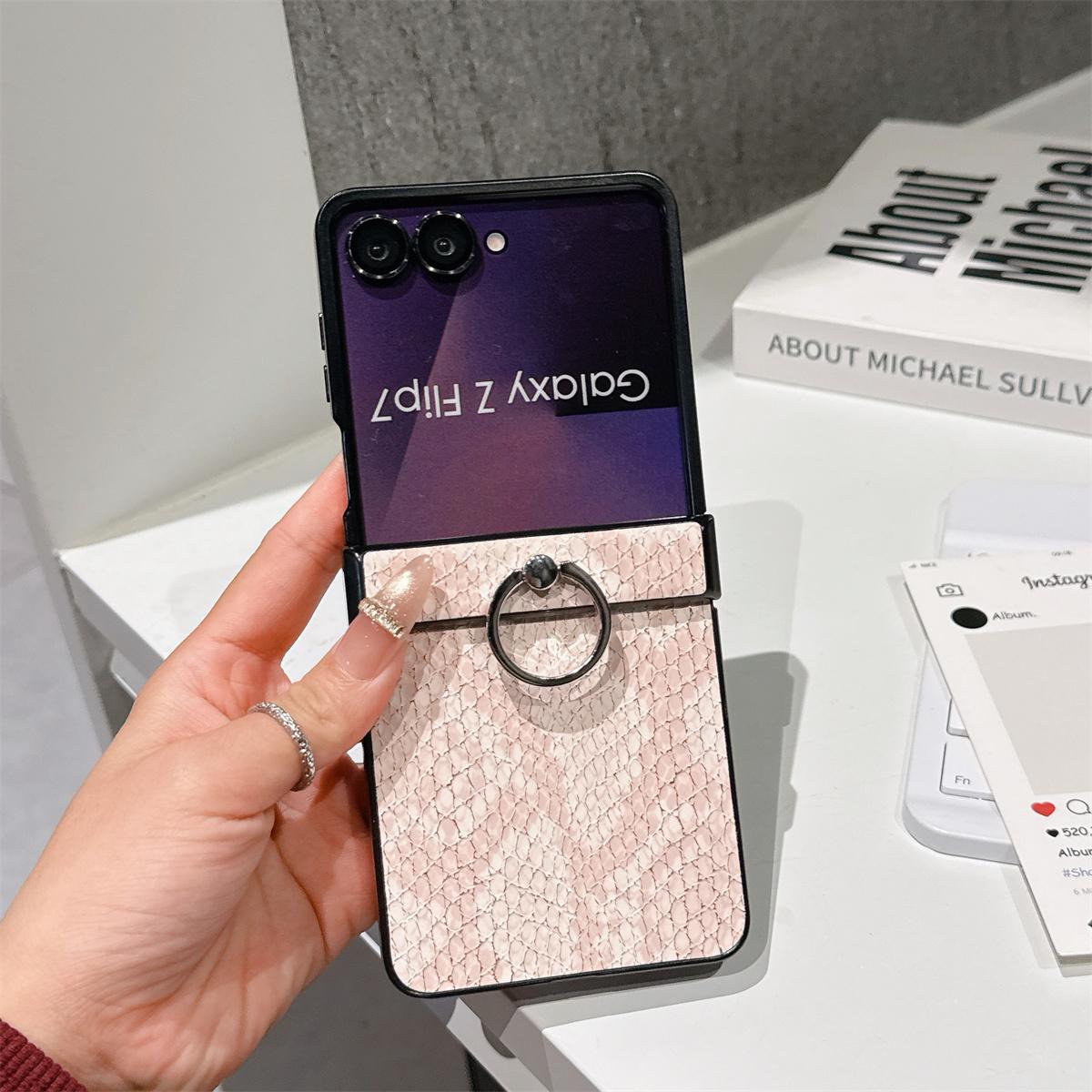 Luxury Snakeskin Leather with Ring Portable Phone Case for Samsung Galaxy Z Flip7 Flip6 ZFlip 6 Z Flip5 Flip4 Flip3 Back Cover Galaxy Z Flip3 5G розовый
Luxury Snakeskin Leather with Ring Portable Phone Case for Samsung Galaxy Z Flip7 Flip6 ZFlip 6 Z Flip5 Flip4 Flip3 Back Cover Galaxy Z Flip3 5G розовый