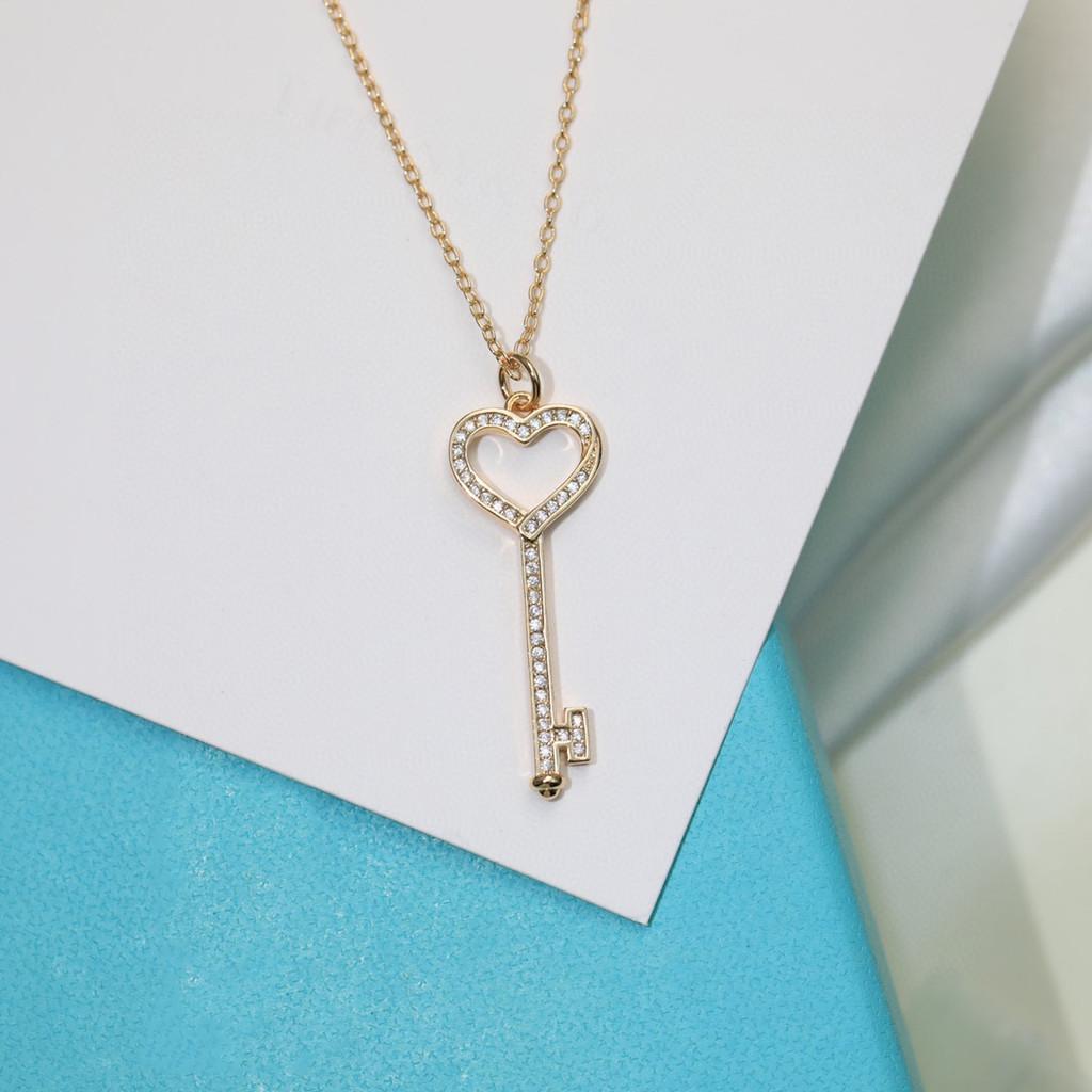 Key necklace exquisite version with adjustable chain length of 45cm. It is a must-have for daily wear jewelry gift золотий
Key necklace exquisite version with adjustable chain length of 45cm. It is a must-have for daily wear jewelry gift золотий
