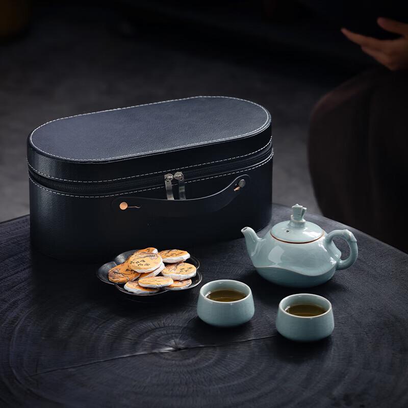 Hongyu Smooth Sailing 13-Piece Ceramic Tea Set
Hongyu Smooth Sailing 13-Piece Ceramic Tea Set