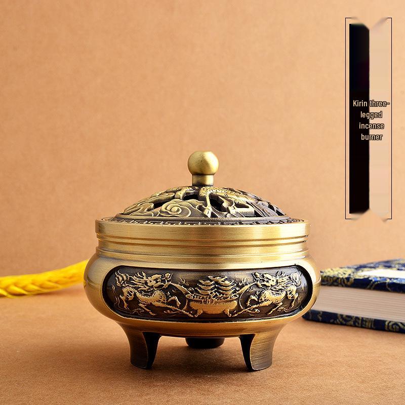 Латунная курильница в античном стиле с китайскими драконами и трехлапым цилинем для ароматерапии в помещении.
Латунная курильница в античном стиле с китайскими драконами и трехлапым цилинем для ароматерапии в помещении.