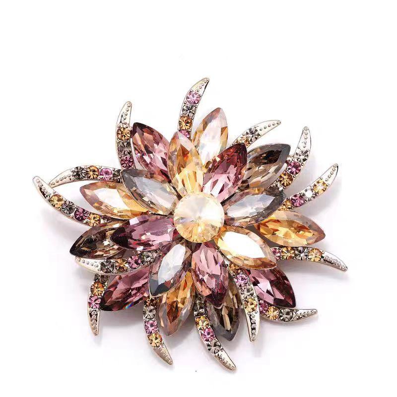 High-end cardigan brooch flash diamond atmospheric luxury art corsage cheongsam suit silk scarf decorative pin buckle
High-end cardigan brooch flash diamond atmospheric luxury art corsage cheongsam suit silk scarf decorative pin buckle