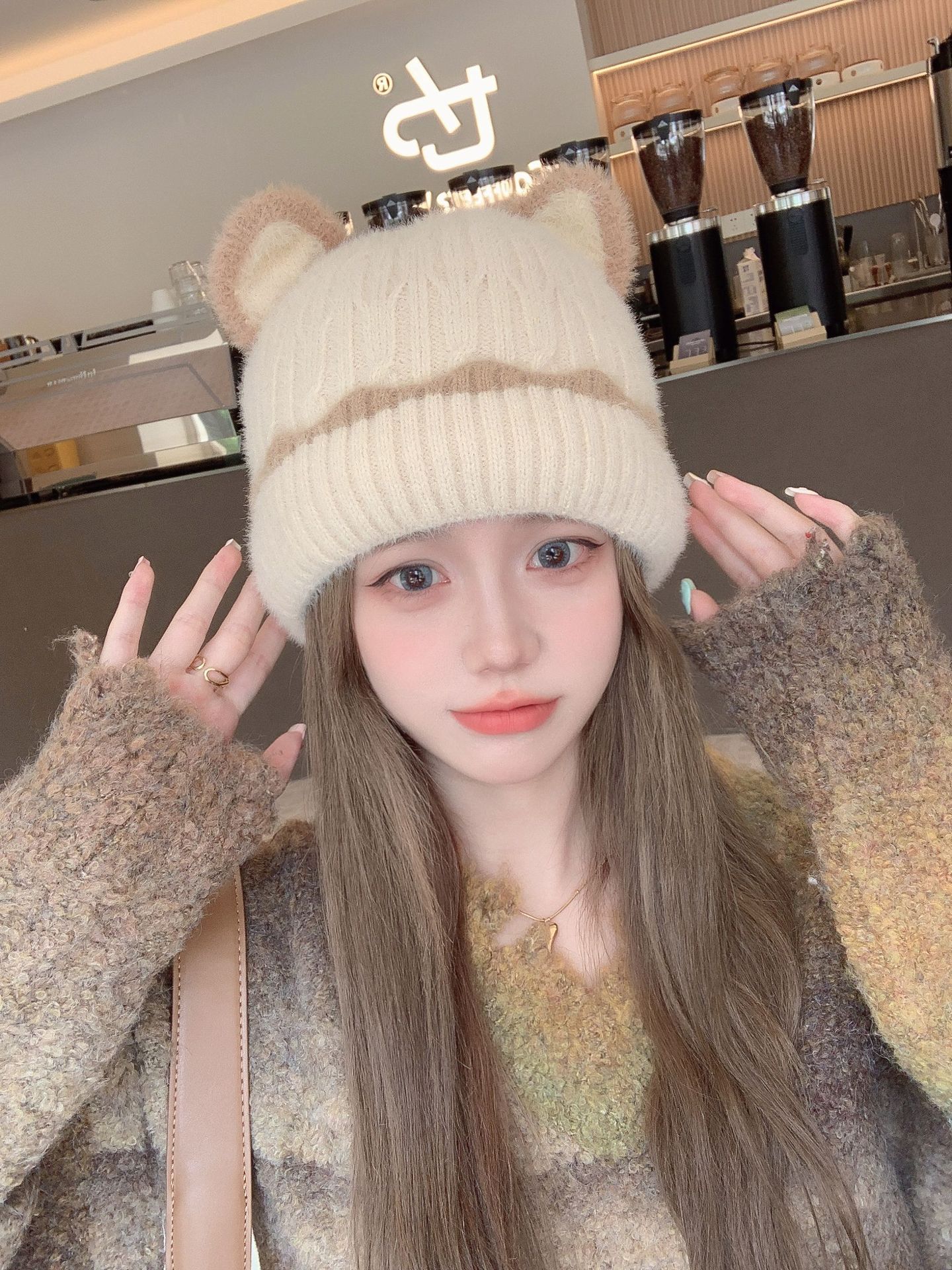 Вязаная плюшевая шапка женская осенне-зимняя меховая утолщенная теплая шапка рыбака милая маленькая шерстяная шапка с изображением лица новая One size бежевый