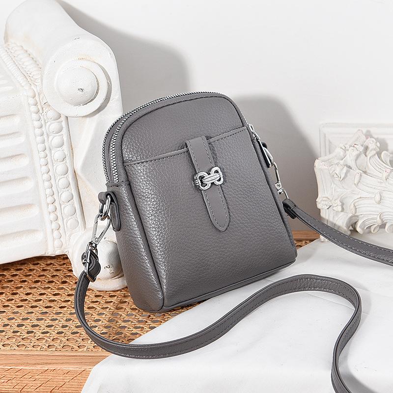 Bag Mobile phone bag Women s 2025 new casual fashion messenger bag Women s shoulder small square bag Key bag Women s bag tide сірий колір
Bag Mobile phone bag Women s 2025 new casual fashion messenger bag Women s shoulder small square bag Key bag Women s bag tide сірий колір