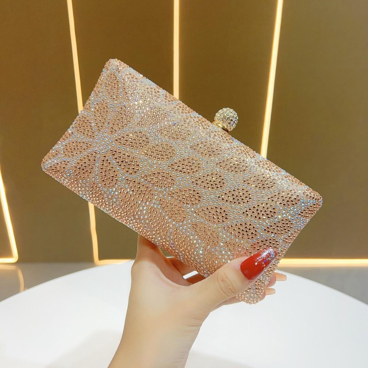 flash luxury rhinestone dinner bag fashion temperament elegant clutch bag light luxury full of diamonds high-end clutch bag
flash luxury rhinestone dinner bag fashion temperament elegant clutch bag light luxury full of diamonds high-end clutch bag