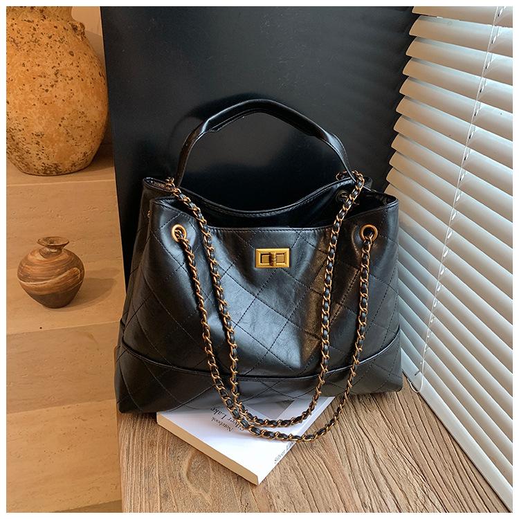 Сумка большой вместимости женская летняя новая повседневная цепочка на плечо сумка-мессенджер текстурная сумка-тоут для поездок на работу чёрный
Сумка большой вместимости женская летняя новая повседневная цепочка на плечо сумка-мессенджер текстурная сумка-тоут для поездок на работу чёрный