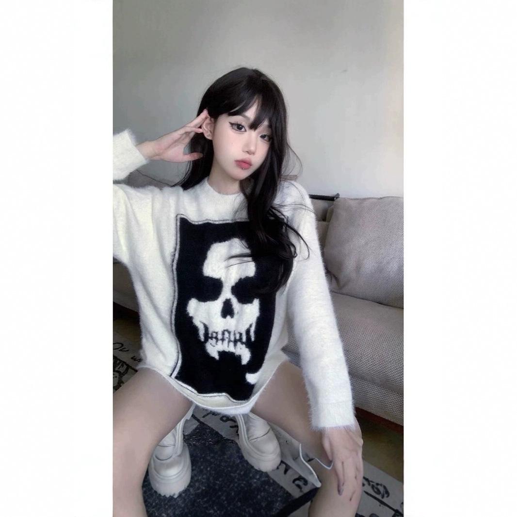 Unisex American Retro Punk Skull Sweater - Thick Knit Street Style for Fall & Winter Extra Large
Unisex American Retro Punk Skull Sweater - Thick Knit Street Style for Fall & Winter Extra Large