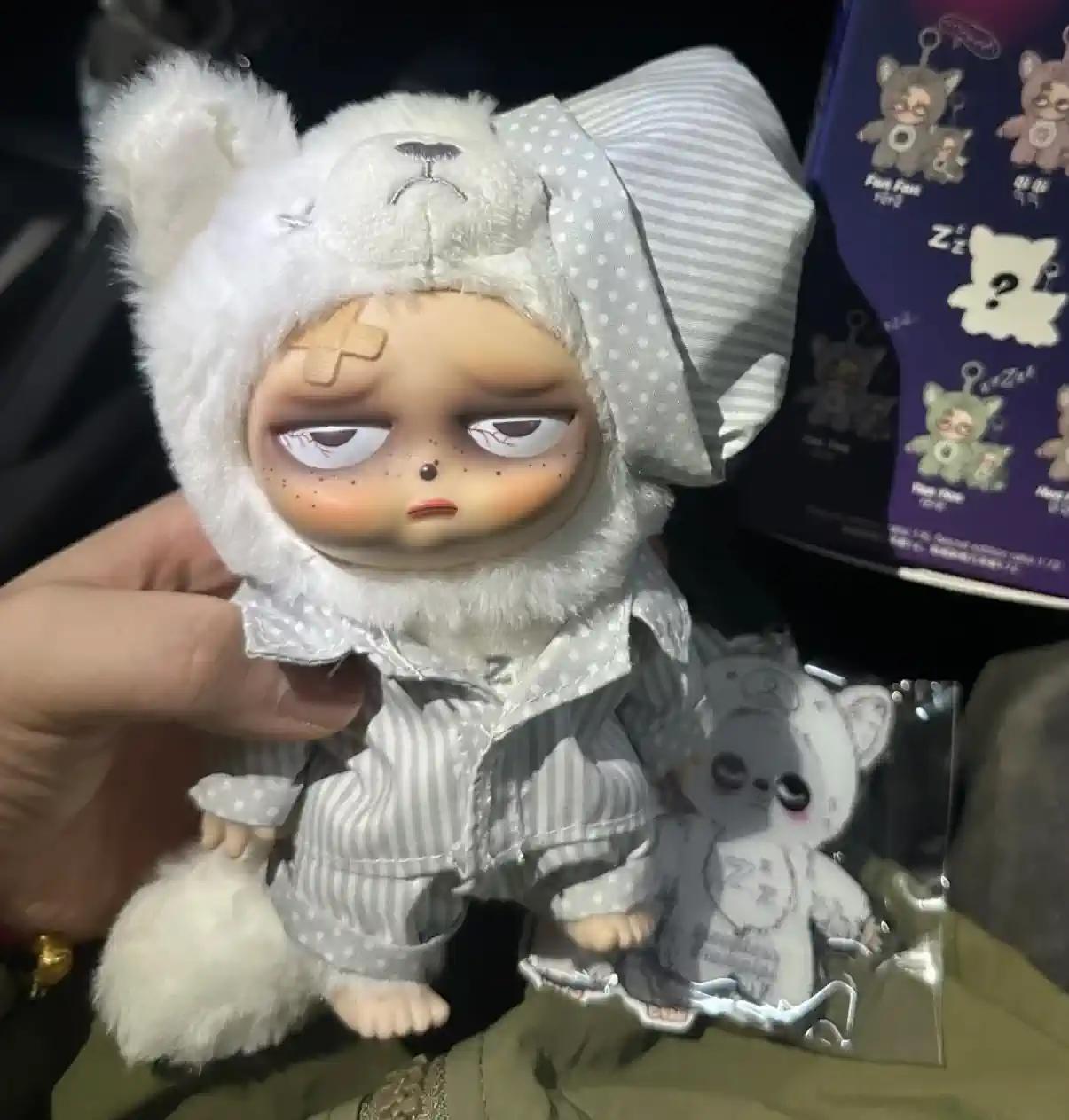 Оригинальная Новая Серия Sleep Grumpipi Слепая Коробка Виниловая Кукла для Лица Модный Подвесной Декор Цвет Макарон Коллекция Сумок Модель Игрушка Подарок
Оригинальная Новая Серия Sleep Grumpipi Слепая Коробка Виниловая Кукла для Лица Модный Подвесной Декор Цвет Макарон Коллекция Сумок Модель Игрушка Подарок