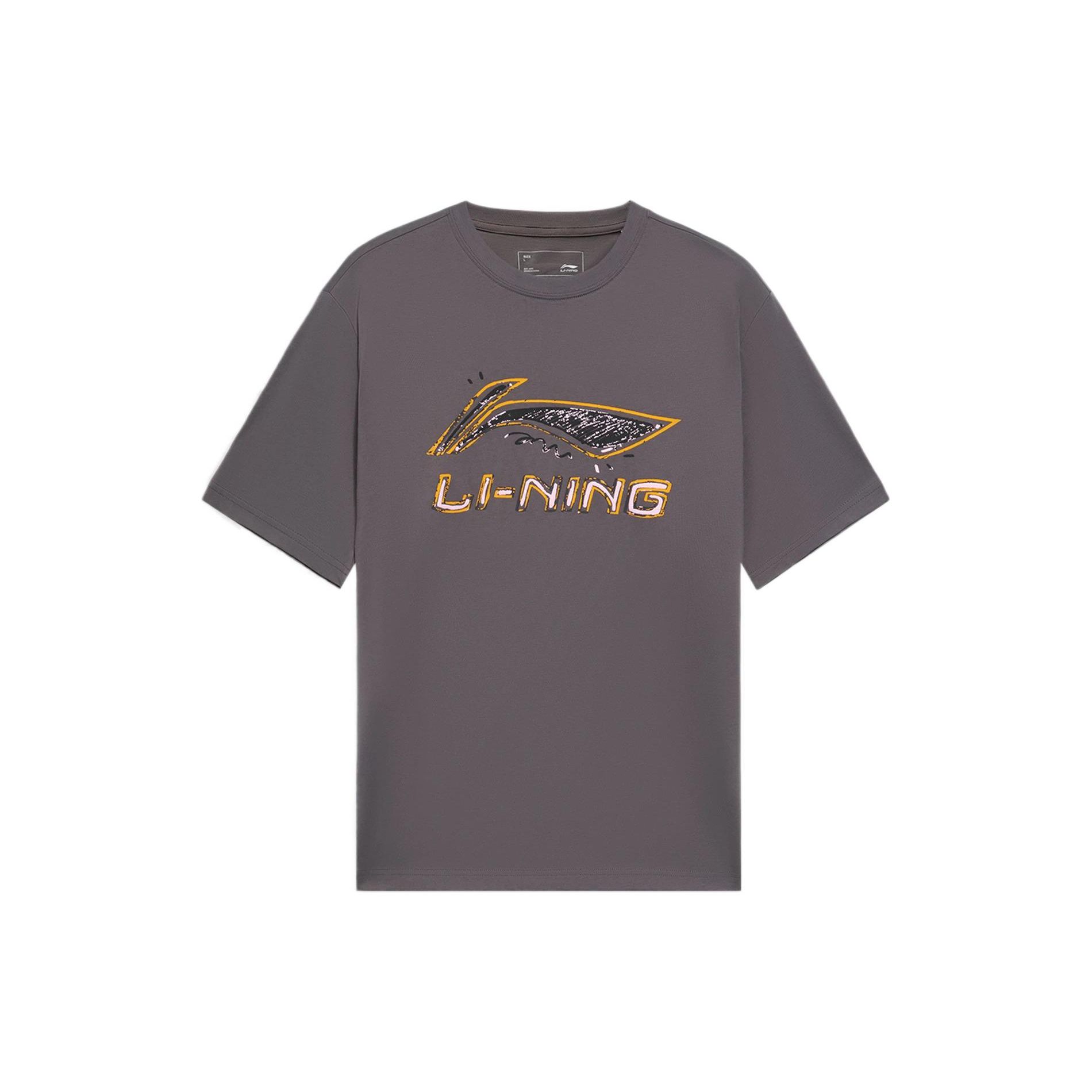 Li-Ning Sports Fashion Series Graffiti Logo Printed Round Neck Short Sleeve T-Shirt Men Tops Plum-Brown AHSS879-6 XL
Li-Ning Sports Fashion Series Graffiti Logo Printed Round Neck Short Sleeve T-Shirt Men Tops Plum-Brown AHSS879-6 XL