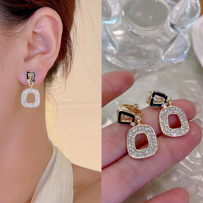 French Style Pearl Ear Clip Classic Women s Geometric Earrings
French Style Pearl Ear Clip Classic Women s Geometric Earrings