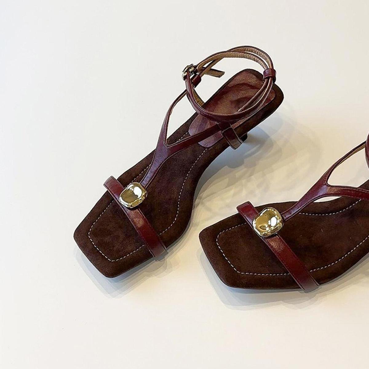 Light luxury version~ retro leather outer wear summer Roman shoes fairy fairy wind metal word with square head high heel sandals 40 красный
Light luxury version~ retro leather outer wear summer Roman shoes fairy fairy wind metal word with square head high heel sandals 40 красный