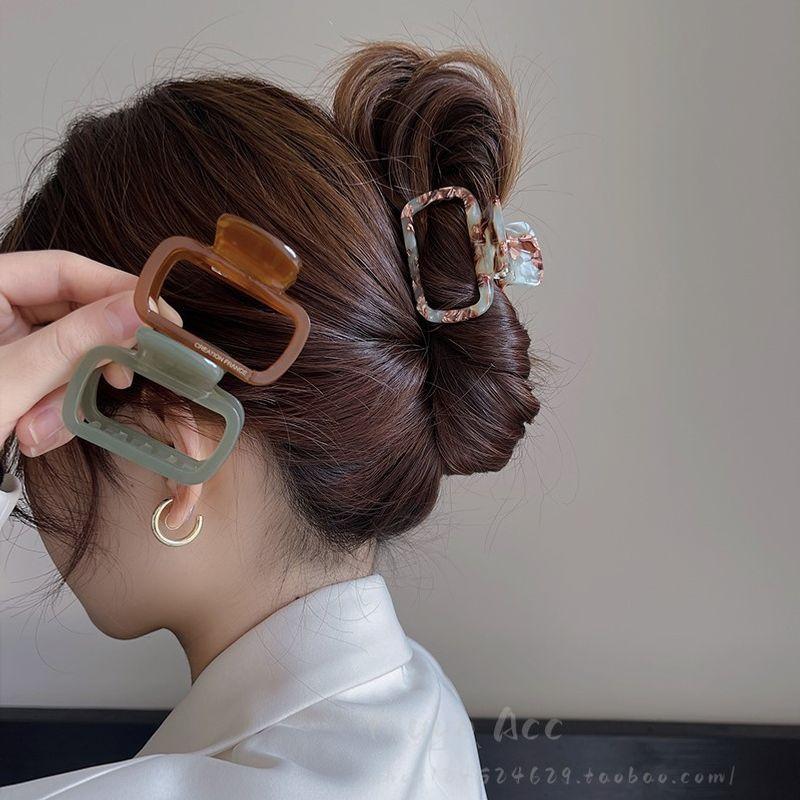 1pc New Korean style square acetate hair clip with a back of the head clip and a small Instagram hair clip for catching sharks
1pc New Korean style square acetate hair clip with a back of the head clip and a small Instagram hair clip for catching sharks