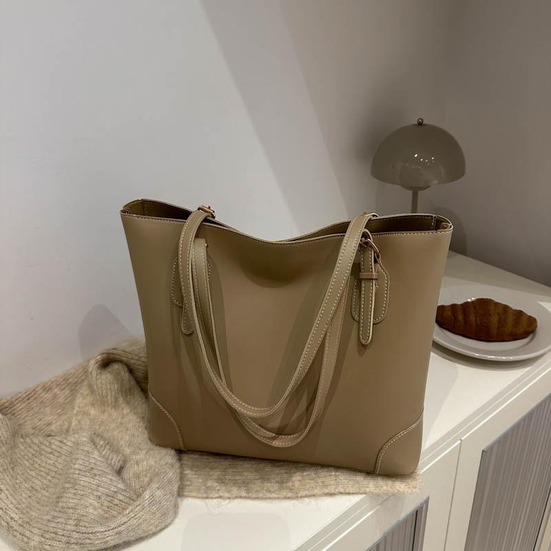 Premium sense tote bag women 2025 new bag large capacity this year popular autumn commuter bag fashion shoulder bag хаки
Premium sense tote bag women 2025 new bag large capacity this year popular autumn commuter bag fashion shoulder bag хаки