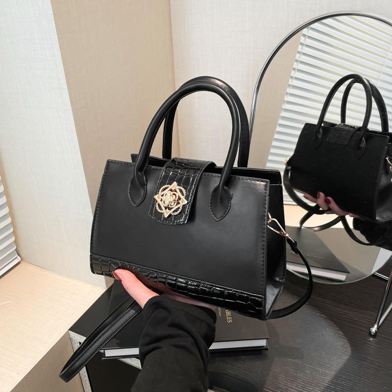 Fashion texture tote bag winter new handbag small fresh shoulder bag retro casual messenger women s bag чёрный
Fashion texture tote bag winter new handbag small fresh shoulder bag retro casual messenger women s bag чёрный
