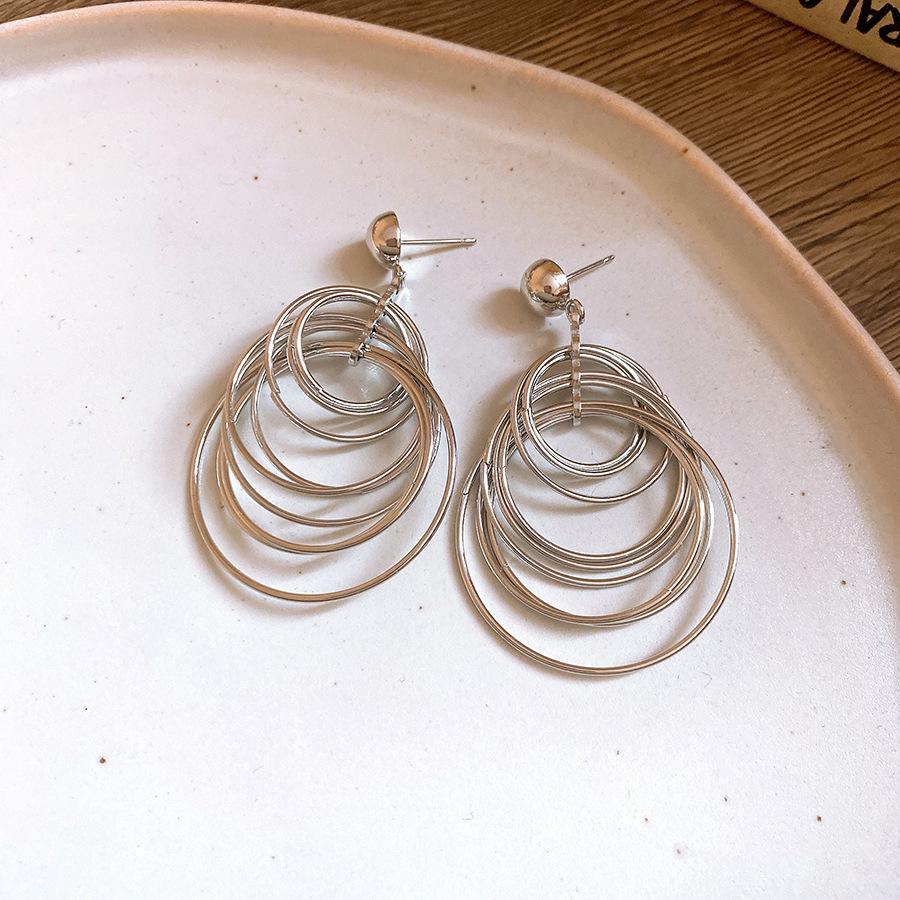 Steel needle geometric stud earrings European and American personality fashion trend earrings retro versatile commuter earrings design sense niche
Steel needle geometric stud earrings European and American personality fashion trend earrings retro versatile commuter earrings design sense niche
