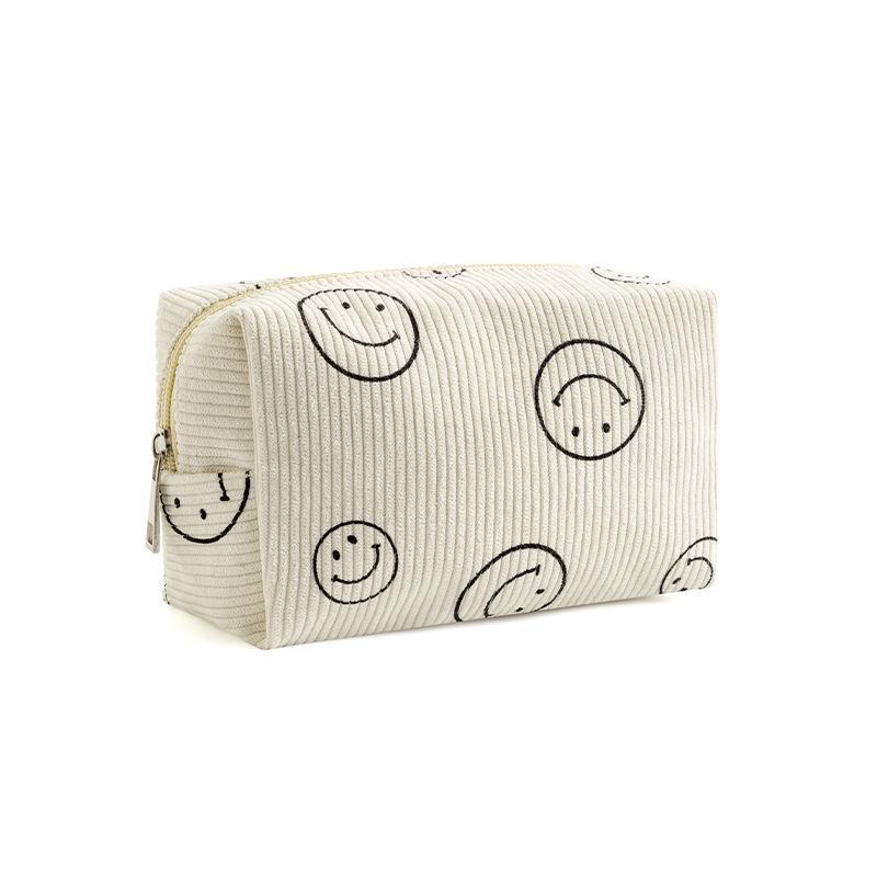 Дорожня косметичка зі смайликом у корейському стилі off білий колір
Дорожня косметичка зі смайликом у корейському стилі off білий колір