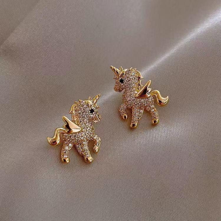 Niche Luxury Micro-Paved Diamond Unicorn & Pegasus Earrings for Women - Exquisite, Fashionable, Versatile High-End Accessories
Niche Luxury Micro-Paved Diamond Unicorn & Pegasus Earrings for Women - Exquisite, Fashionable, Versatile High-End Accessories
