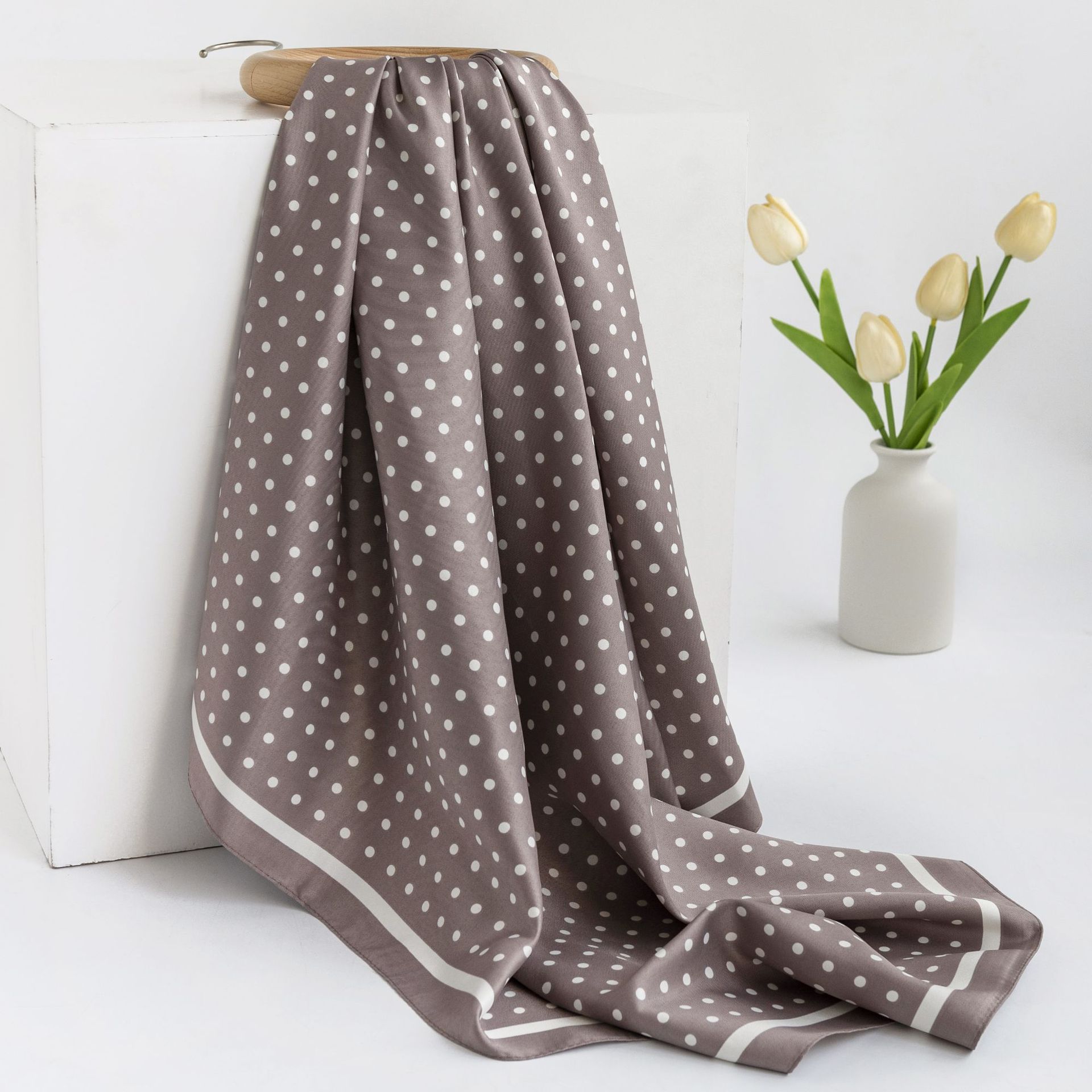 Rice pastoral style silk scarf 90 large square scarf thin scarf air-conditioned room shawl exterior decoration versatile 90*90cm
Rice pastoral style silk scarf 90 large square scarf thin scarf air-conditioned room shawl exterior decoration versatile 90*90cm