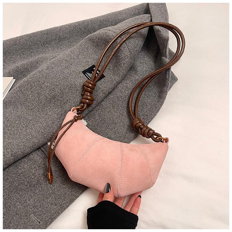 New fashion matte underarm dumpling bag women s 2025 simple casual shoulder bag high-end messenger bag
New fashion matte underarm dumpling bag women s 2025 simple casual shoulder bag high-end messenger bag
