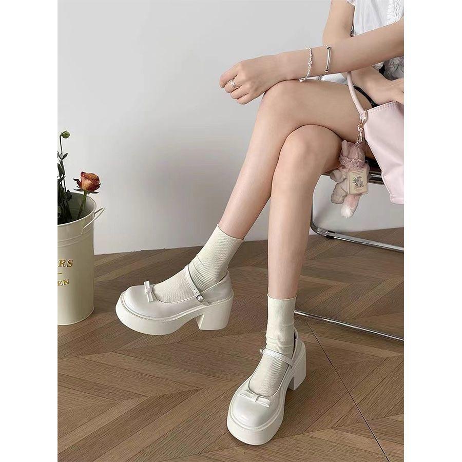 Retro French thick heel thick sole Mary Jane women s shoes women s summer 2024 new with skirt light mouth black small leather shoes 35
Retro French thick heel thick sole Mary Jane women s shoes women s summer 2024 new with skirt light mouth black small leather shoes 35