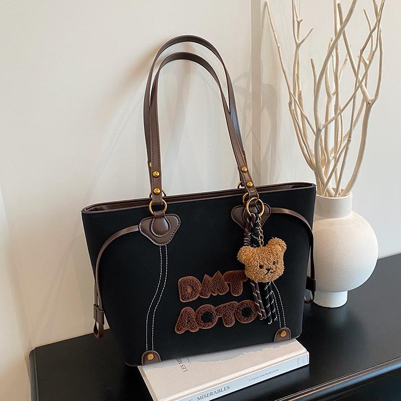 Retro letter commuter underarm bag women s autumn new fashion high-end tote bag large-capacity shoulder bag чёрный
Retro letter commuter underarm bag women s autumn new fashion high-end tote bag large-capacity shoulder bag чёрный