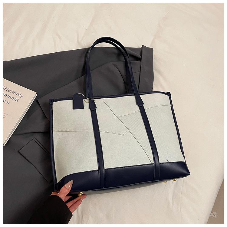 Stylish Ctrast Color Tote Bags for Women Spring Trendy Shoulder Bags Fashiable and Versatile for Daily Use Commuting Bag
Stylish Ctrast Color Tote Bags for Women Spring Trendy Shoulder Bags Fashiable and Versatile for Daily Use Commuting Bag